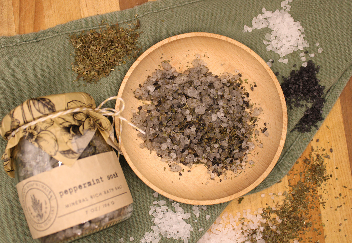 Peppermint Mineral Bath Salts – Cooling, Mineral-Rich Soak for Relaxation & Refreshment